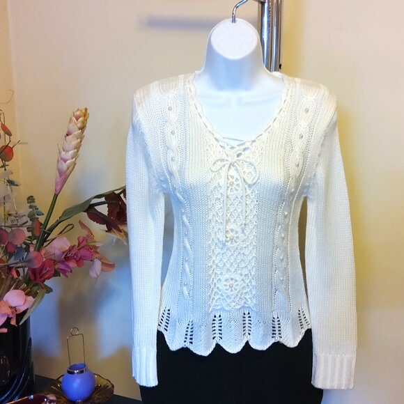 NWT Women’s White Lightweight Long Sleeve Crochet Cardigan Pullover Sweater 8 10 - Picture 3 of 6